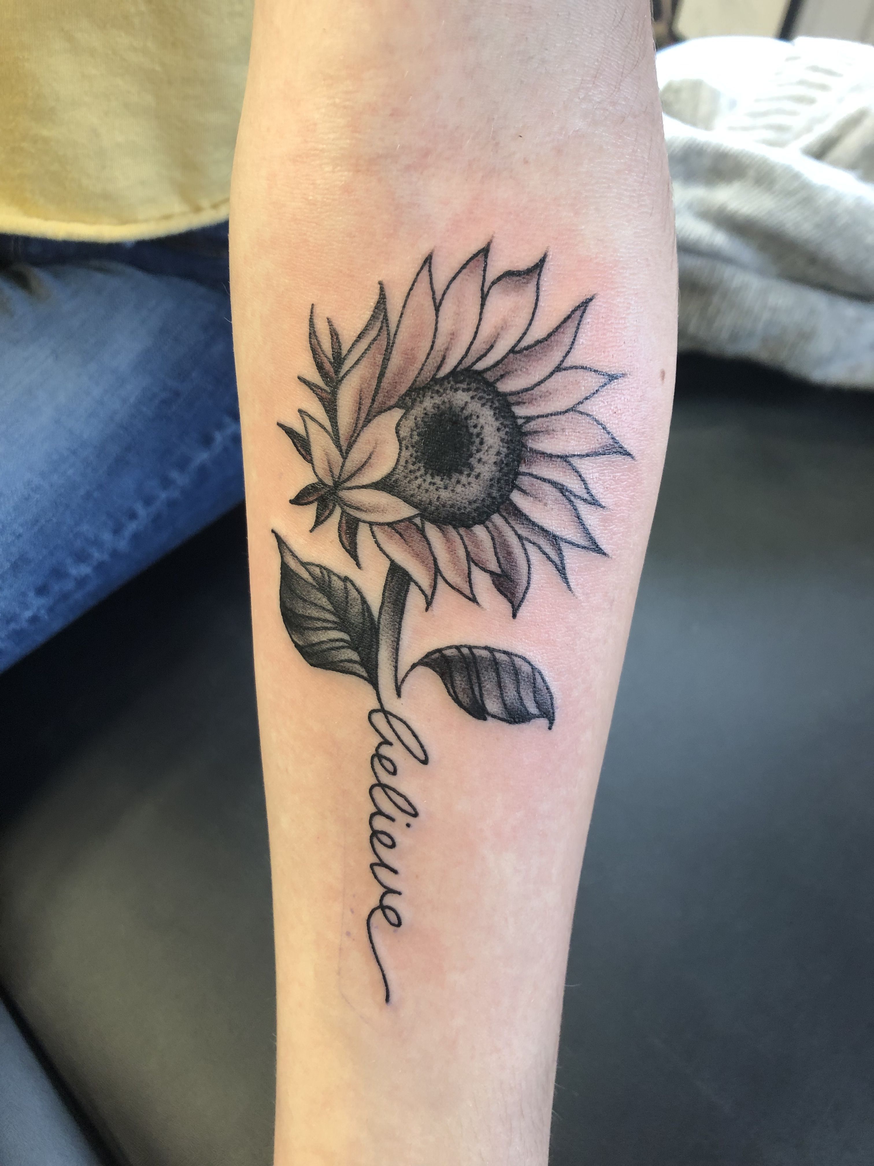 135+ Outstanding sunflower tattoos that will stunning around you Body