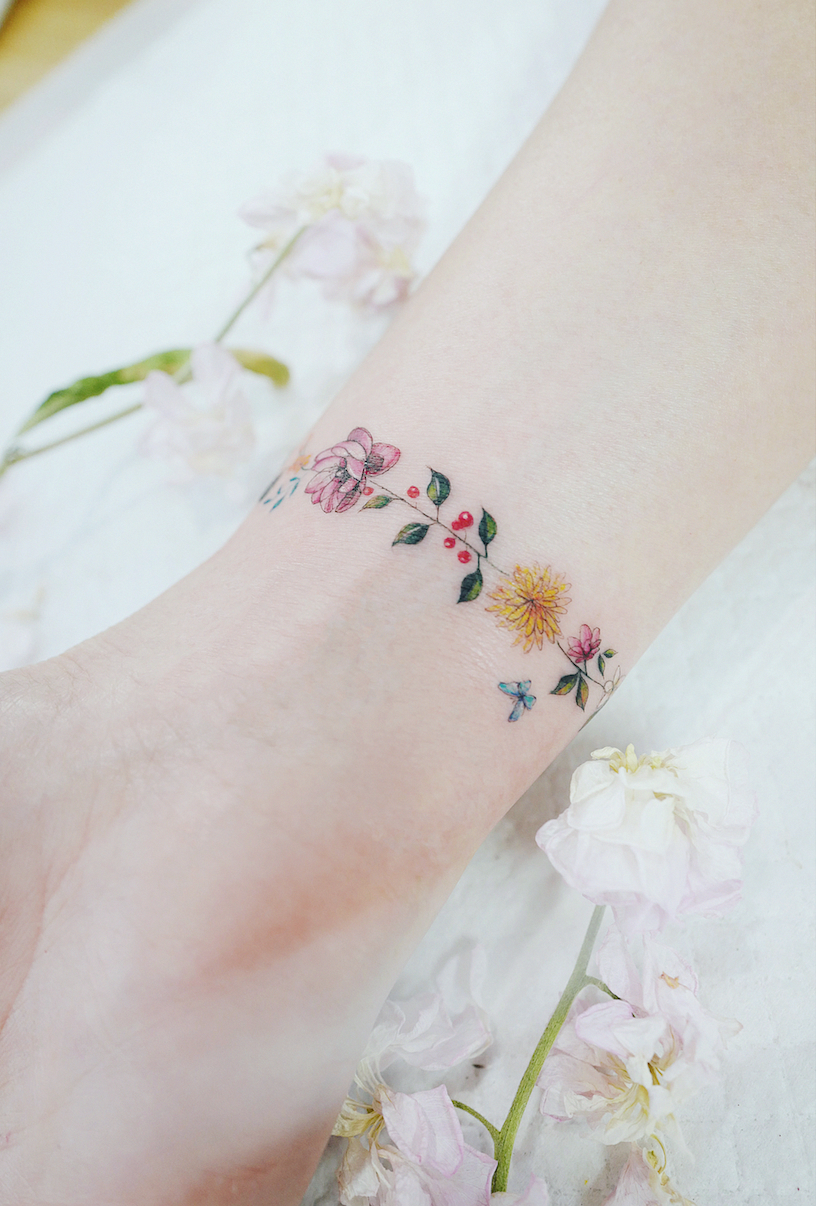 Feminine Bracelet Tattoos - Body Tattoo Art